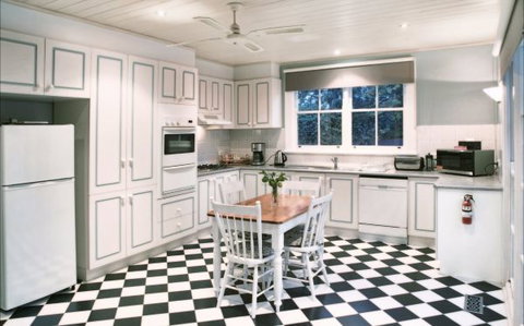 Fairbank House - Accommodation Gladstone 4