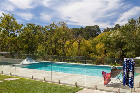 Flop House - Accommodation Gladstone 2