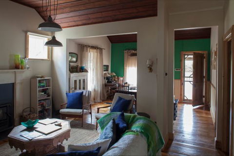 Flop House - Accommodation Gladstone 7