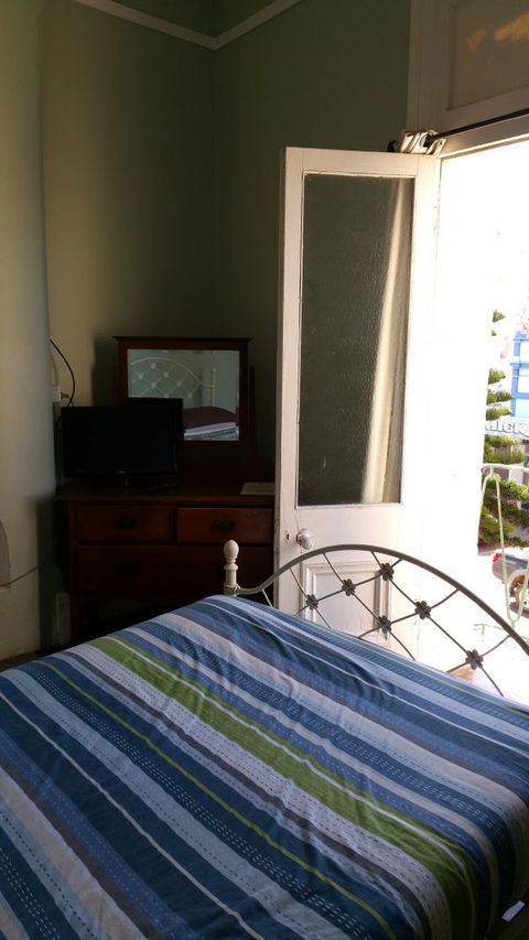 Foreshore Backpackers - Accommodation Gladstone 0