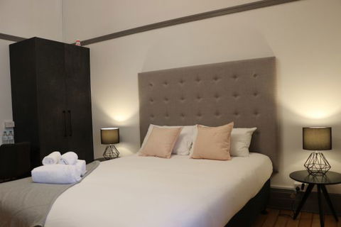 Guildford Hotel - Accommodation Gladstone 0
