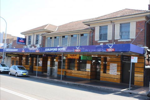 Guildford Hotel - Accommodation Gladstone 2