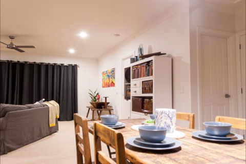 House On Higgs Lane - Accommodation Gladstone 3