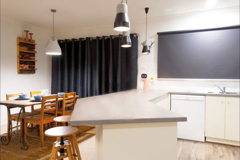House On Higgs Lane - Accommodation Gladstone 5