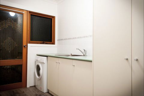 House On Higgs Lane - Accommodation Gladstone 6