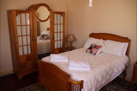 Hotel Corones Charleville - Accommodation Gladstone 2