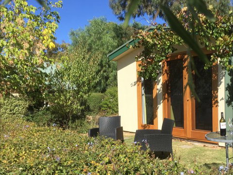 Jonathan Art Centre - Jarramarrumba House - Accommodation Gladstone 4