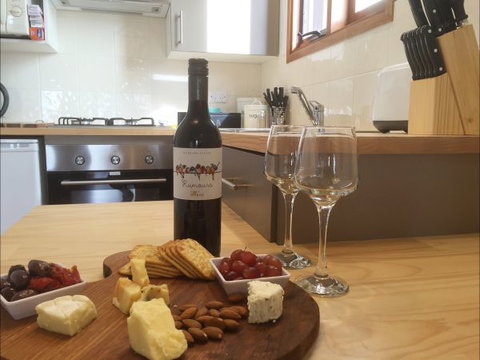 Jonathan Art Centre - Jarramarrumba House - Accommodation Gladstone 5