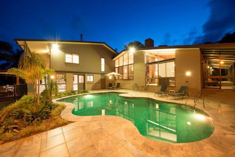Just Heaven Mountain Retreat - Accommodation Gladstone 1