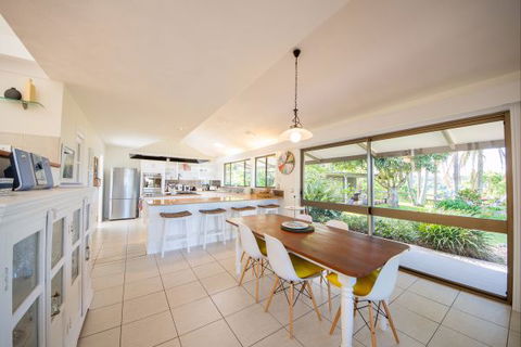 Just Heaven Mountain Retreat - Accommodation Gladstone 2
