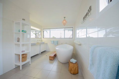 Just Heaven Mountain Retreat - Accommodation Gladstone 6