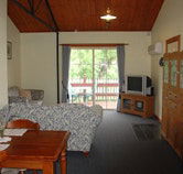 The Old Oak Bed and Breakfast - The Shearing Shed - Accommodation Gladstone