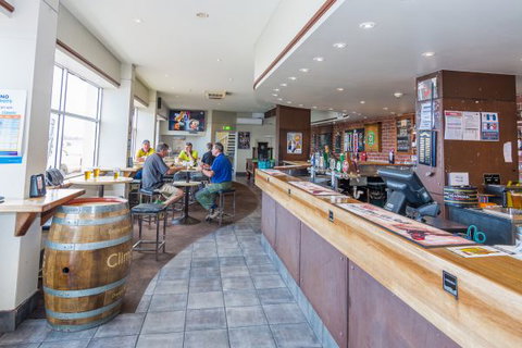 Merimbula Hotel - Accommodation Gladstone 0