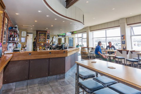 Merimbula Hotel - Accommodation Gladstone 1