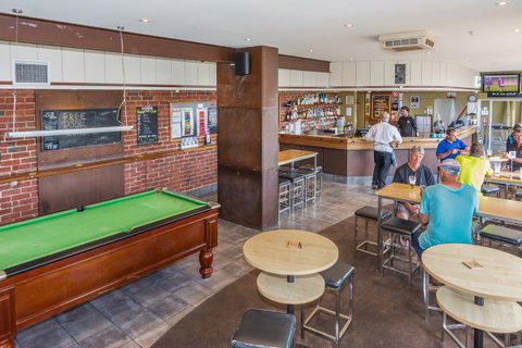 Merimbula Hotel - Accommodation Gladstone 2