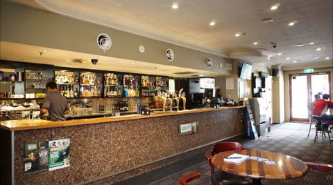 Royal Hotel Ryde - Accommodation Gladstone 2