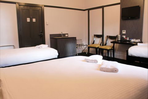 Royal Hotel Ryde - Accommodation Gladstone 3