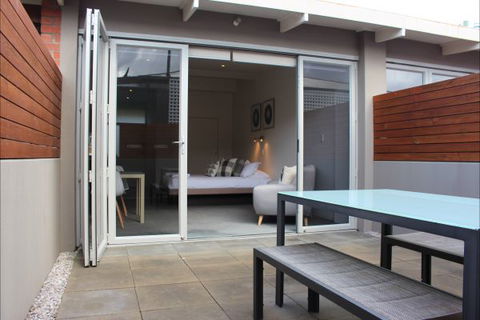 Sandy Bay Studio Apartment - Accommodation Gladstone 1