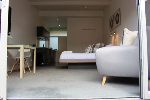 Sandy Bay Studio Apartment - Accommodation Gladstone 3
