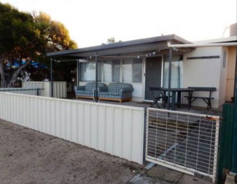 Samuel's Shack - Accommodation Gladstone 3