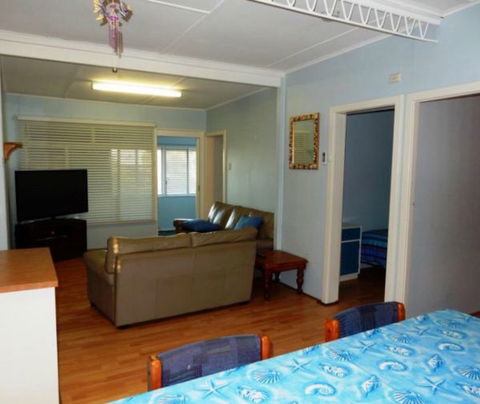 Samuel's Shack - Accommodation Gladstone 5