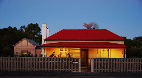 Shurdingtons Cottage - Accommodation Gladstone 1