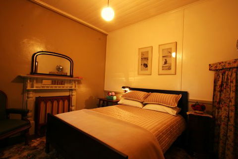 Shurdingtons Cottage - Accommodation Gladstone 3