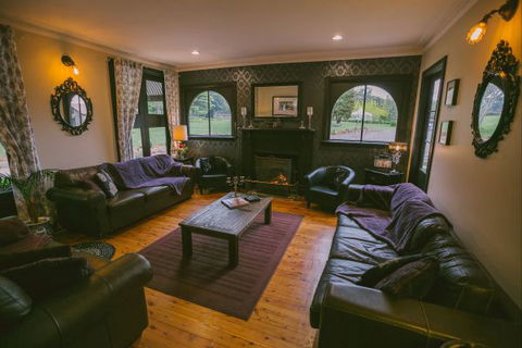 Sylvan Glen Country House - Accommodation Gladstone 1