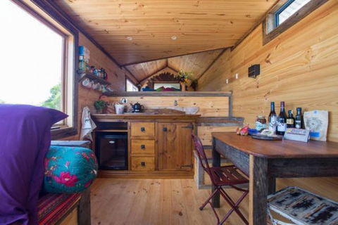 Torquay Farmstay  Blue Studio Truck - Accommodation Gladstone 3