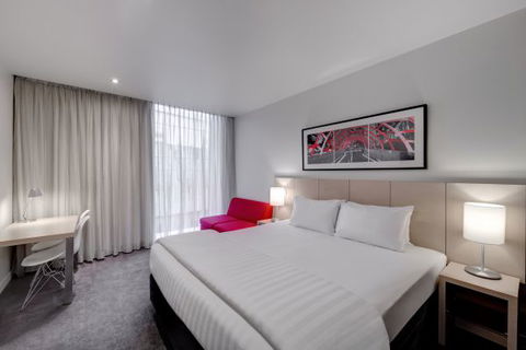 Travelodge Hotel Melbourne Docklands - Accommodation Gladstone 1