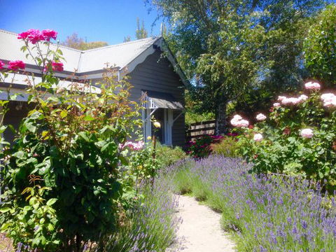 Valley View Cottage - Accommodation Gladstone 0