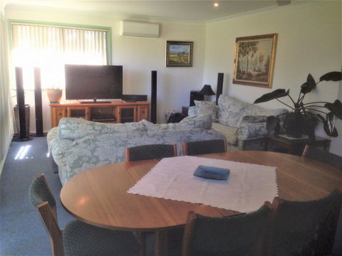 Waratah Cottage - Accommodation Gladstone 2