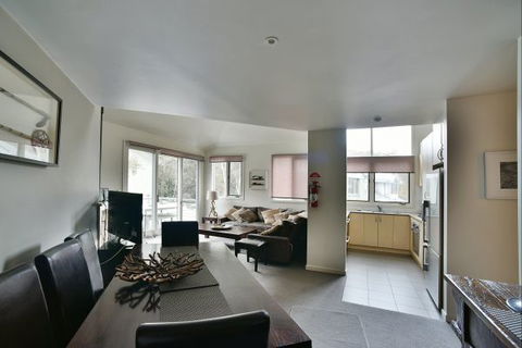 Wintergreen 5 - Accommodation Gladstone 1