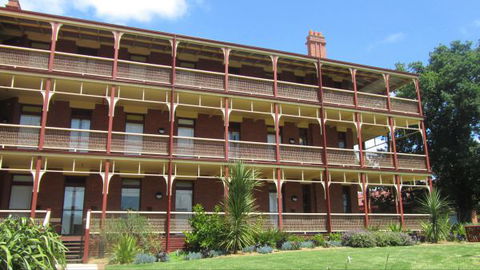 Yarra House - Accommodation Gladstone 0