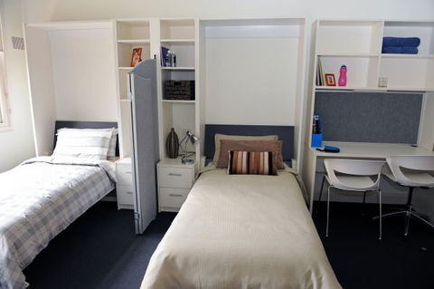 Yarra House - Accommodation Gladstone 2