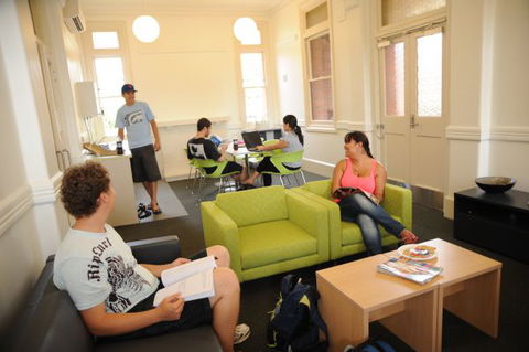 Yarra House - Accommodation Gladstone 5