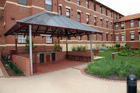 Yarra House - Accommodation Gladstone 7