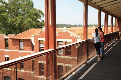 Yarra House - Accommodation Gladstone 8