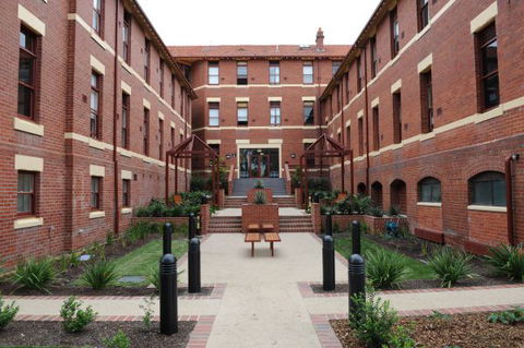 Yarra House - Accommodation Gladstone 9