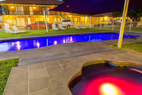 Advance Motel - Accommodation Gladstone 0