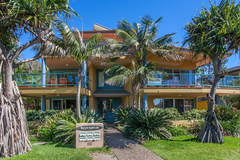 Apartment Three Surfside - Ocean Views - Accommodation Gladstone 0