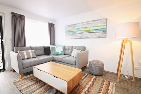 Aquarius Merimbula - Accommodation Gladstone 0