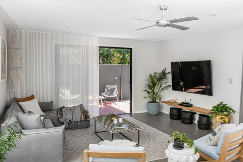 Catalina's - Accommodation Gladstone 4