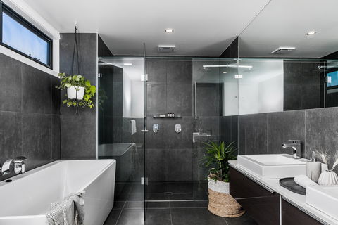 Catalina's - Accommodation Gladstone 9