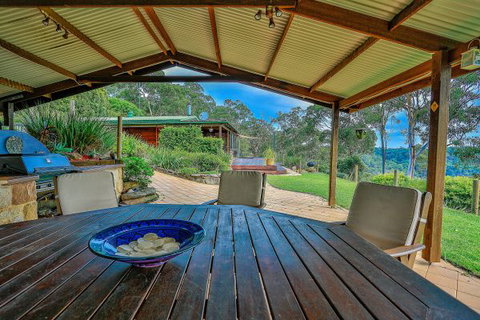 Coach House Hill Cottage - Accommodation Gladstone 5