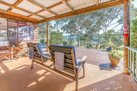 Coach House Hill Cottage - Accommodation Gladstone 6