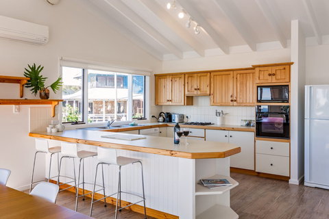 Eagle Heights - Accommodation Gladstone 1