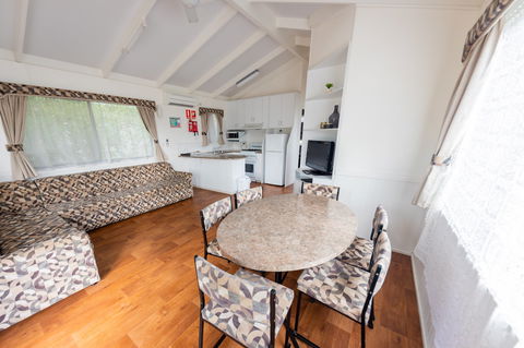 Eildon Riverside Holiday Park - Accommodation Gladstone 0