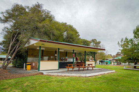 Eildon Riverside Holiday Park - Accommodation Gladstone 5