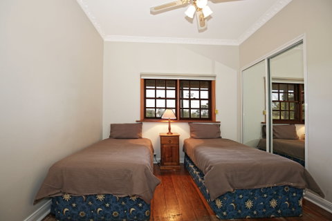 Elouera - Accommodation Gladstone 8
